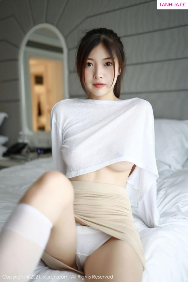 明日花桃桃  清纯动人明日花桃桃 慵懒洁白动人的白T第23张图片